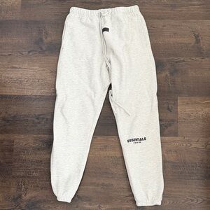 Fear of God Essentials Sweatpants in Light Gray